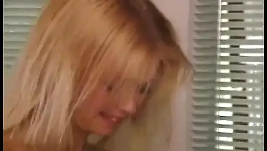Jenna Jameson sakso çekerken adamın yüzüne biniyor