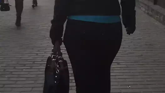 Götlü sarışın orta yaşlı seksi kadının götü