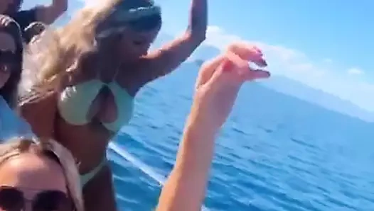 Kızlar inmeye hazır