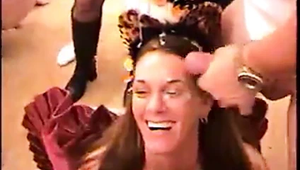 Kitty'nin cadılar bayramı bukkake seks partisi