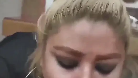 Penisinin üzerinde öğürmeyi seviyorum