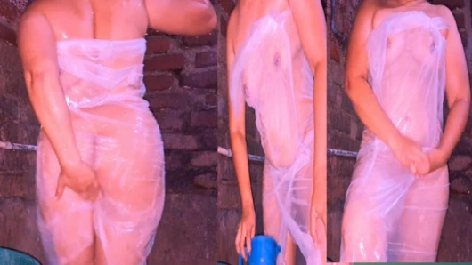 Sri Lankalı kız banyoda banyo yapıyor çok komik