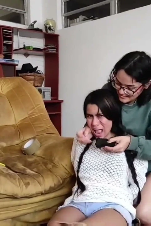 İtaatsiz öğrenci öğretmenden tutum ayarlaması alıyor!