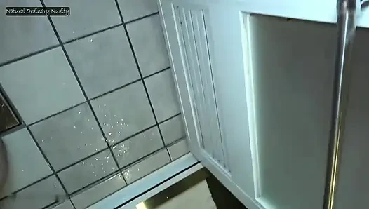 Masum görünüyor, çıldırıyor - tam ateşli uzun boylu adil tenli güzellik