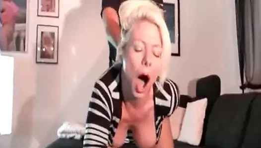 Benim seksi piercings sarışın Alman milf ile kedi yüzükler anal s