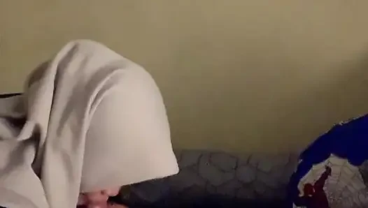 Sessizce üvey kız kardeşimin yarağını sikiyorum