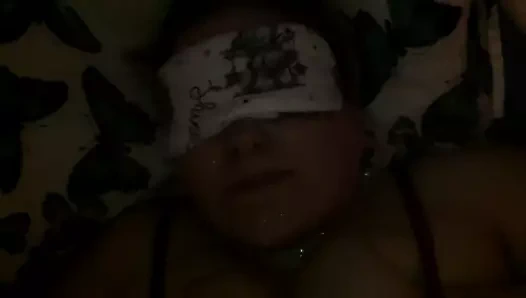 Titfuck ile boşalmak üzerinde yüz