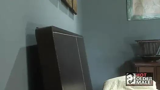 Üvey baba Ethan Roberts ve Yarak Ryan ile sikişiyor
