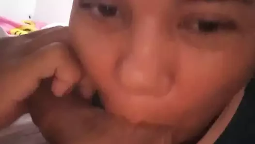 Sürtük kız arkadaşım lezzetli fışkırtan amatör itaatkar bir köle olarak taşaklarımı emmeyi, derin gırtlağımı ve sert anal seksi seviyor