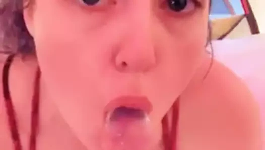 Keşke bu senin büyük sert aletin olsaydı, ben babamı emiyordum