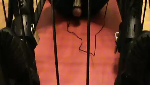 Kauçukta, kafeste - 2