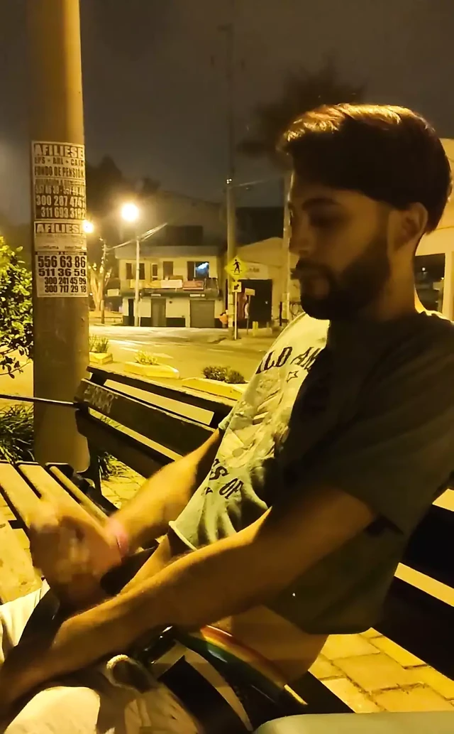 Sokakta mastürbasyon yapıyor ve birden fazla kez yakalanıyor