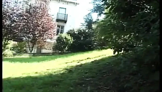 Büyük götlü kaltaklar sert dörtlü sekste götten sikiliyor