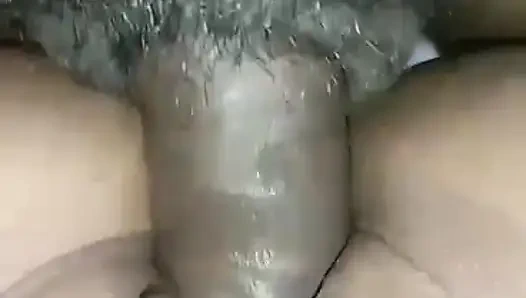 Hintli çift amcığını sperm yüküyle dolduruyor