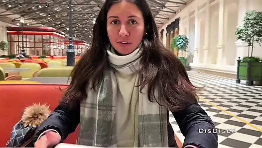 Alışveriş merkezinin umumi tuvaletinde gerçek porno oyuncu seçmeleri