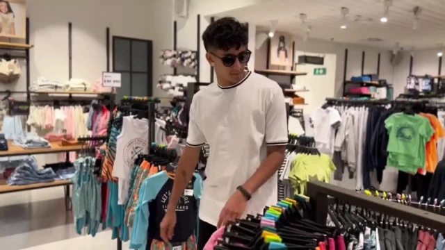 Quick masturbation in shopping mall fitting rooms