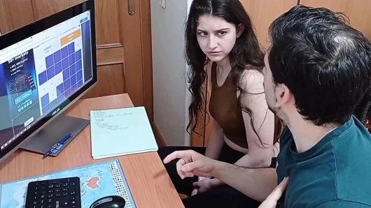 Genç öğrenci şantaj, pov oral seks, ağzına boşalmak, yutmak.