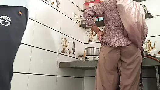 Rasoi mein bhabhi ji ke sath masti