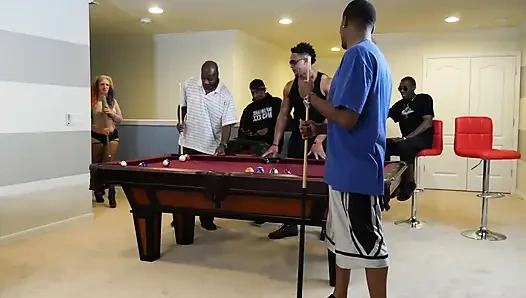 Christie Wett hava geçirmez grup seks