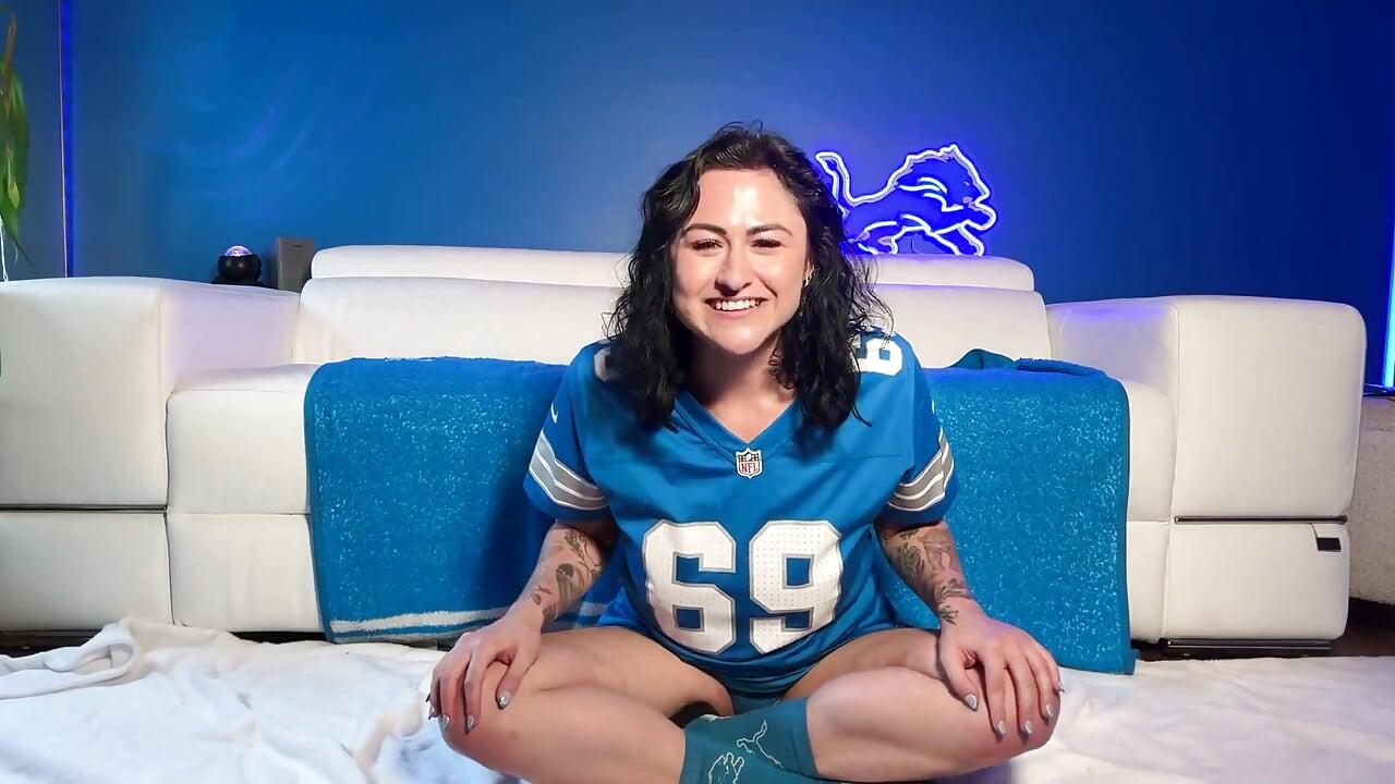 Futbol sürtüğü Detroit Lions için boşalıyor