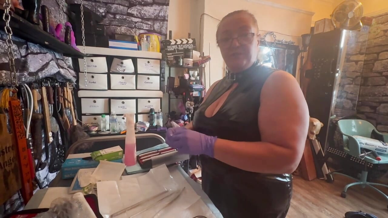 Domina Satana ve Sahibe Izar ile ses yapma hazırlığı