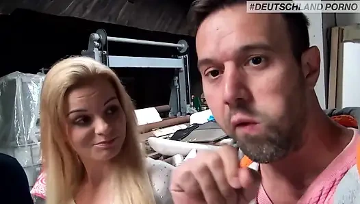 Olgun yarak ve seksi sarışın amcık 69 pozisyonunda amcık yalıyor