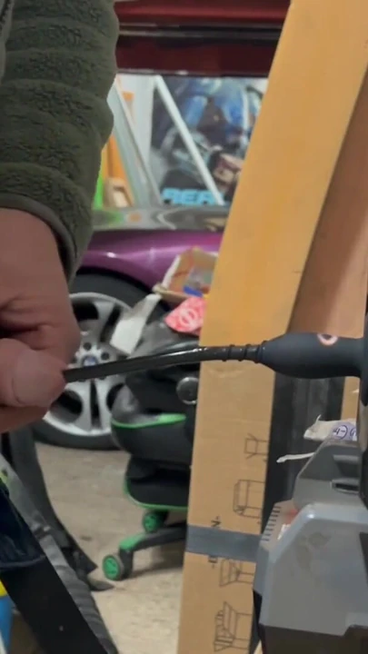 Garajda aşırı 30 cm silikon titreşimli üretral ses mastürbasyonu | Klip 1