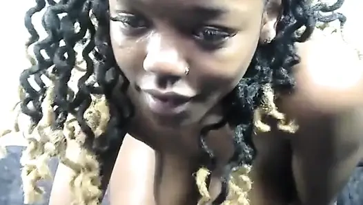 Iris - megan gibi twerk - amcık oyunu ve esnetme