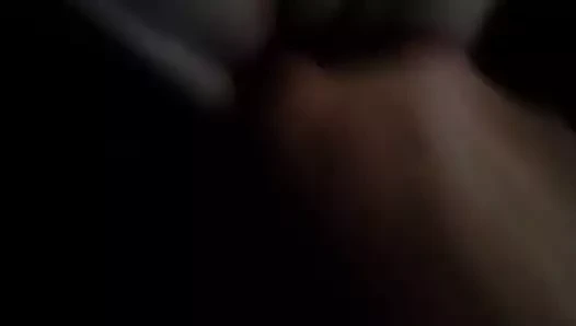 bebeğimin küçük amını parmaklıyor