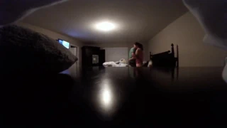 İşten eve geldiğimde karım arkadaşımla dalga geçiyordu