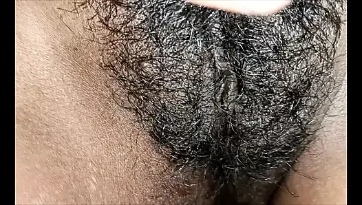 Hintli evli kadın içeride seks yapıyor