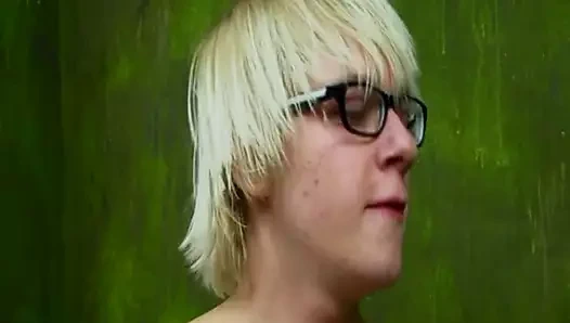 Sevimli amatör euro twinks pompalama boşalmak