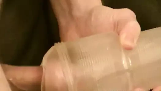 Pis genç adam tek başına yaramaz seks oyuncakları ile oynuyor