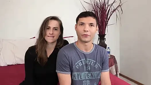 Çaresiz amatörler ateşli seksi formda minyon kızlar sıkı amcıklarını büyük beyaz yarakla sert siktiriyor