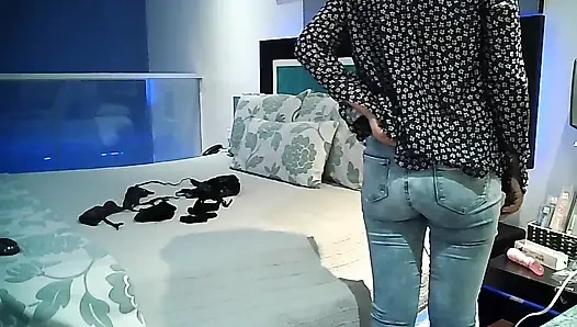 Karım heyecanlanıp gösteriş yapmaya başlıyor, arkadaşımla sikişmek istiyor