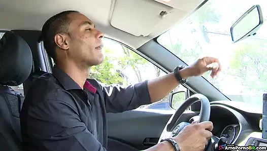 Üvey annem otobüsü kaçırdı... ve tahmin edin ücretsiz bir uygulama sürücüsüne ne oldu