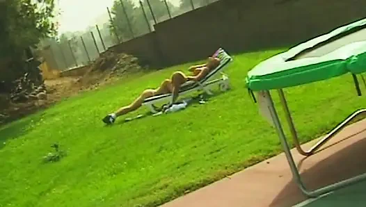 Lesbische Leidenschaft im Garten