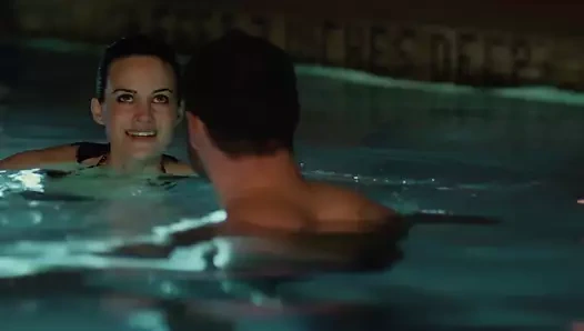 Carla gugino - her gün (2010)