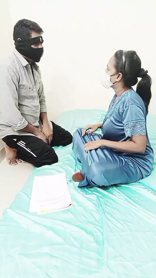 Tamil öğretmen ve öğrenci seks videosunda sikişiyor. Kulaklık bir şarttır. Domaltmalı ve kovboy kız pozisyonu