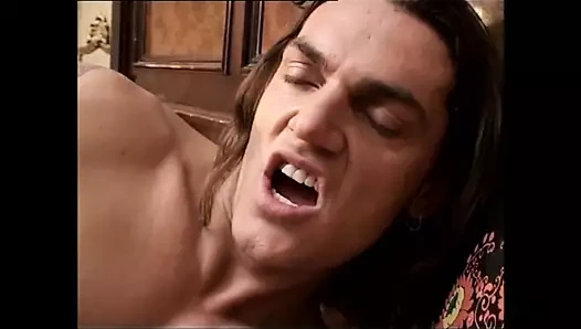 Bambola için vahşi bir üçlü seks!