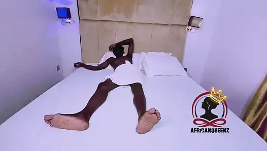 Üvey babam zenci götümü sikiyor