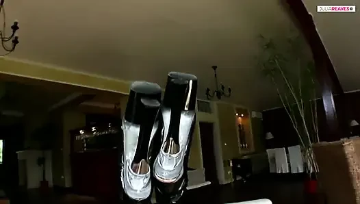 Açık tenli kaltak götten sikiliyor