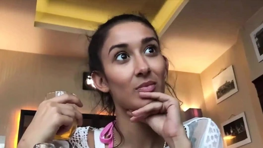 Büyük memeli Macar genç kız Tayland tatilinde sikiliyor