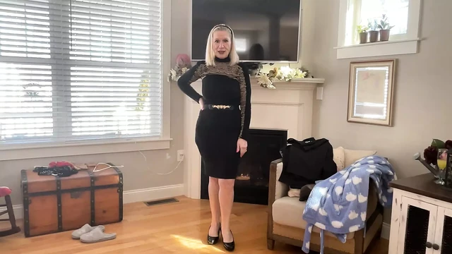 65-летняя бабушка показывает ее красные стринги на ютубе