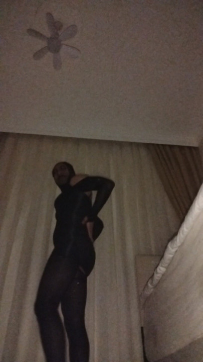 Erste kadın kılıklı cd videosu