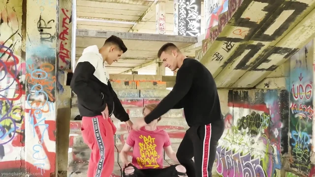 Ham bir sporcu deliğinde sırayla