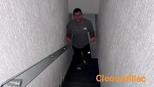 O geldi ve vajinamı çok fazla soktum, her şeyi bir orospu gibi açtım, sanki bir orospu