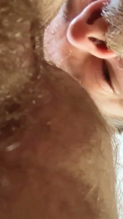 Daddy feasting on a beautiful hairy hole | Klip 1