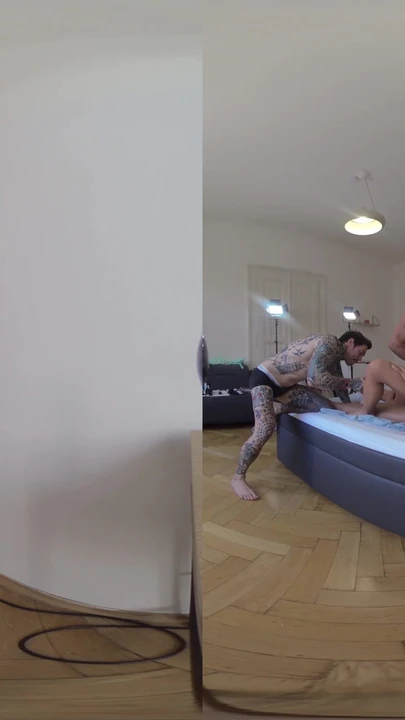 Обязательный для обмена момент из "Katy Rose и Mia Trejsi - охота на пасхальное яйцо превращается в табу двойное проникновение киски (DV) в сексе вчетвером "