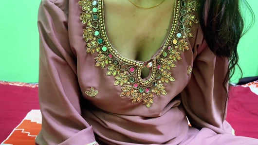 Doktor seksi ve ateşli hastasıyla seks yapıyor